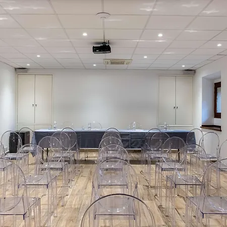 Western Premier De Galles مينتون