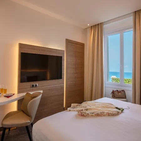 酒店 Western Premier De Galles 芒通